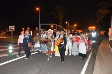Peregrinación desde San Juan hacia Jinámar. ofrenda, reparto del potaje y festival folclórico (Foto TA y TF)
